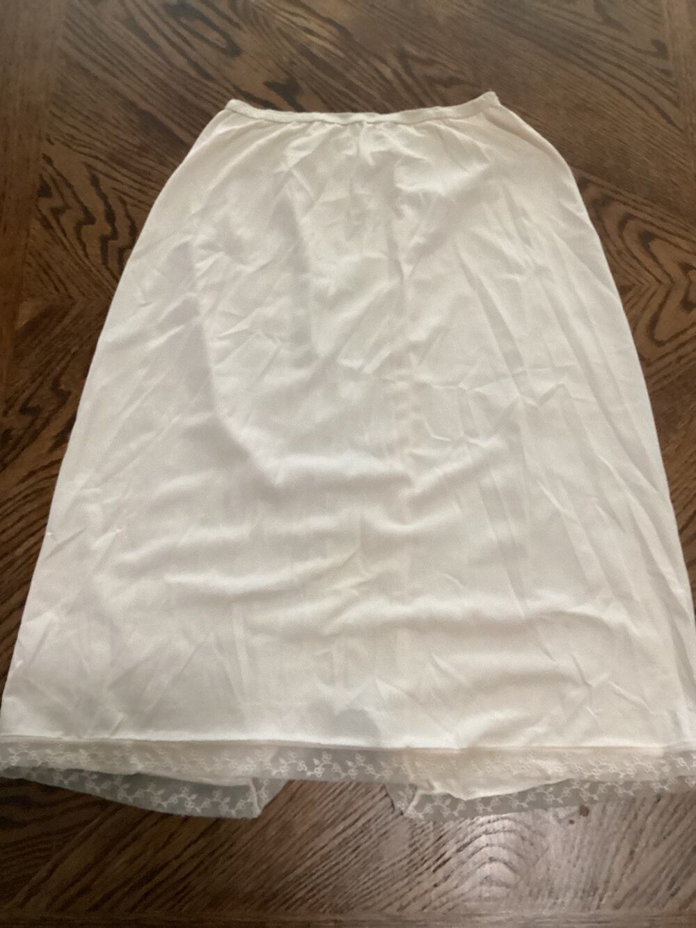 Vntg Lorraine Cream Nylon Half Slip Small